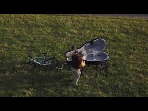 Der Kontrabass-Fahrrad-Trailer im Film